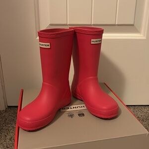 New in box toddler girls size 11 Hunter bright pink/raspberry rain boots